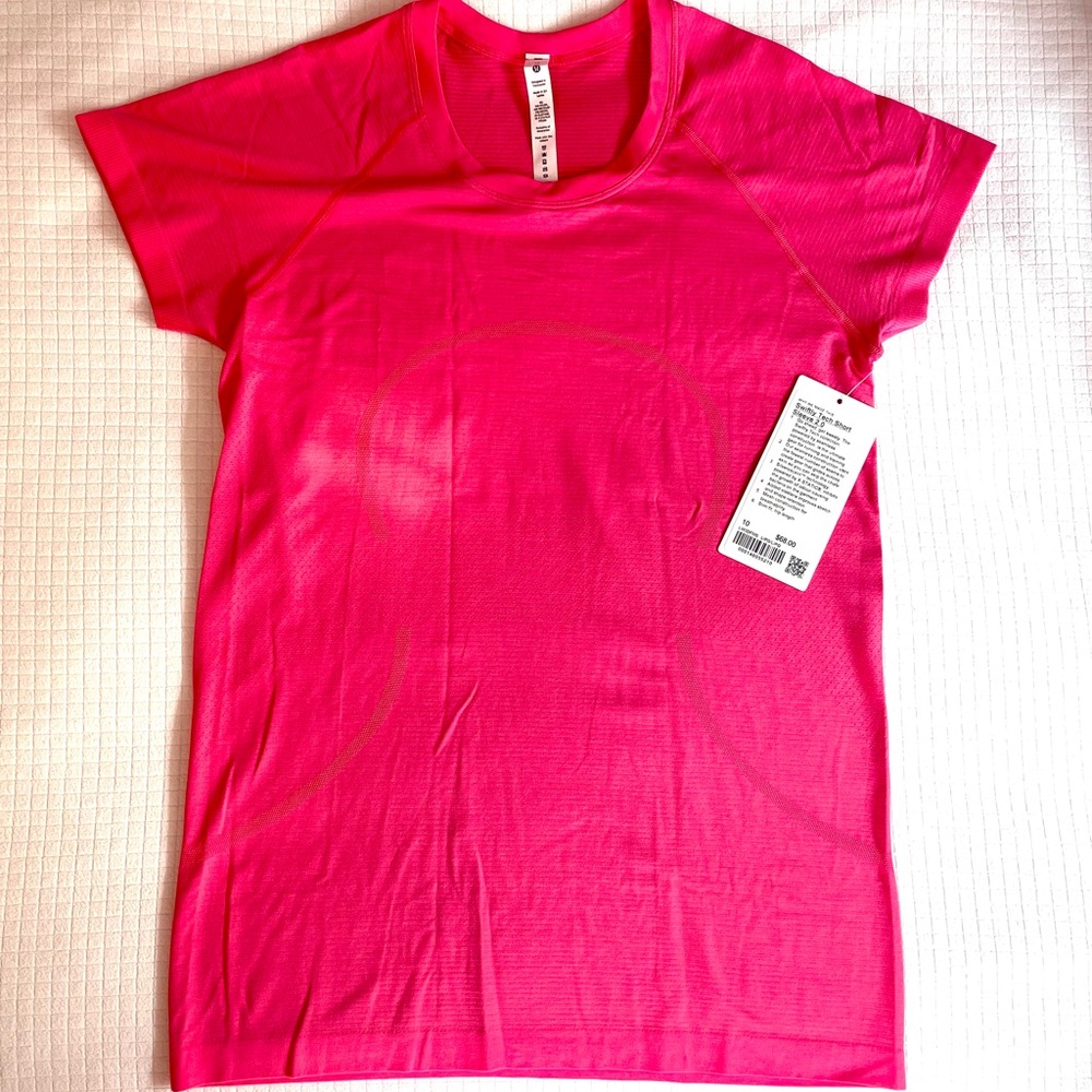 Lululemon Swiftly Tech Short Sleeve Tee 2.0 Lip Gloss NWT Size 10